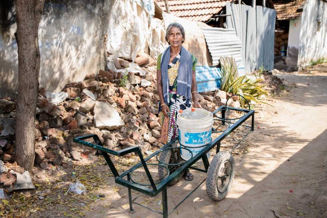 Veni, 62, has been working on her lands alone, unable to afford labor, ever since her husband was bed-ridden after a stroke last year. Elderly chili farmers face immeasurable financial difficulties with little support, she says. She paid a local blacksmith $50 to design this pushcart which can help her haul the chiles she picks from the fields back to her home with out having to make several trips back and forth.