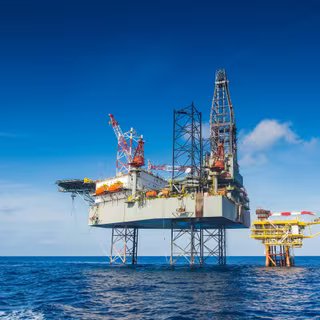 L’accès aux roches les plus profondes, notamment celles qui se situent à la base de la croûte, au niveau du Moho, ou dans le manteau supérieur, reste compliqué. © pichitstocker Adobe Stock
