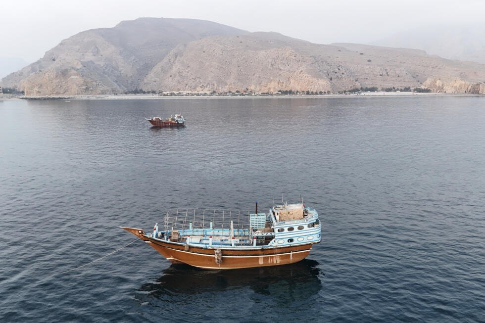 Des bateaux ancrés au large de la péninsule de Musandam, au nord d’Oman, près du détroit d’Ormuz, le 27 juin 2026