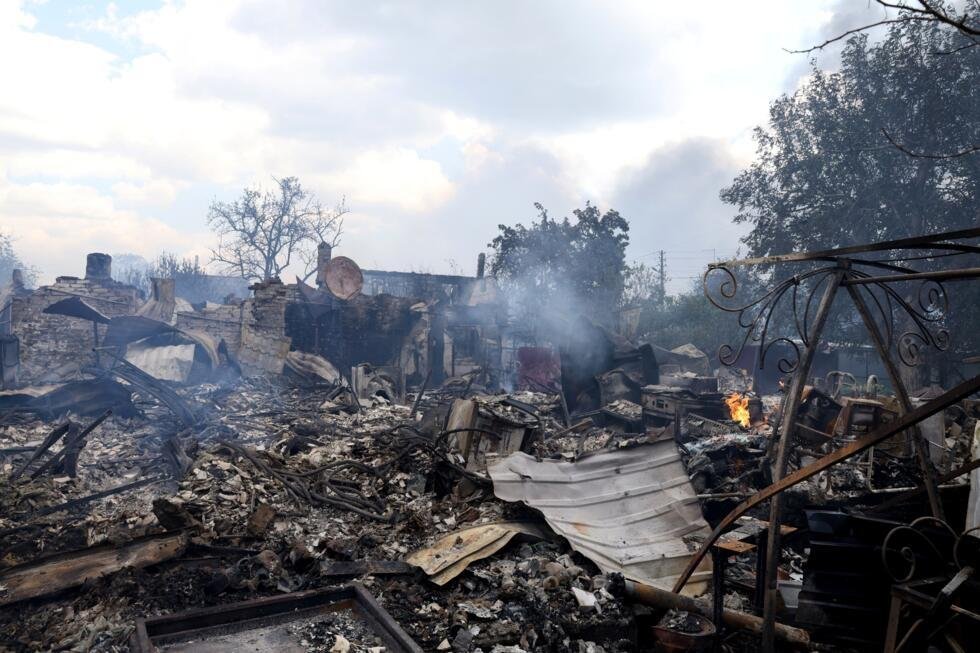 Des bâtiments détruits par des frappes russes à Vychneve, dans la banlieue de Kiev, en Ukraine, le 6 juillet 2026