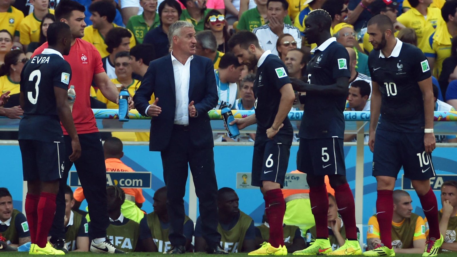 Didier Deschamps et ses joueurs lors de la Coupe du monde 2014 au Brésil face à l'Allemagne en quarts de finale - le 4 juillet 2014