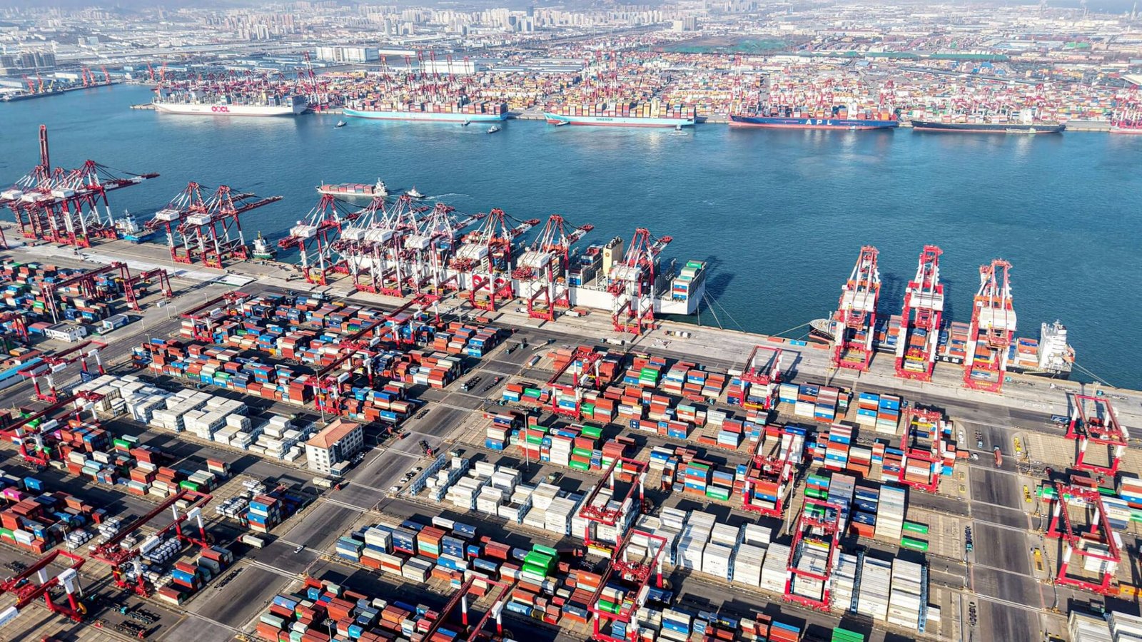 La Chine enregistre son plus faible taux de croissance depuis plus de 3 ans, de 4,3% au deuxième trimestre, plombé par sa demande intérieure (ses importations de pétrole restent historiquement basses)
