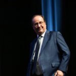 Présidentielle : devant ses amis réunis à la questure du Sénat, François Hollande se prépare et met en garde contre les « candidatures de témoignage » Présidentielle : devant ses amis réunis à la questure du Sénat, François Hollande se prépare et met en garde contre les « candidatures de témoignage »
