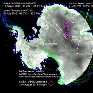 À partir des satellites Aqua, Terra et Landsat 8 (lancé en février 2011), l'équipe du chercheur Ted Scambos identifie le site le plus froid du monde juste au pied de la crête qui lie le mont Fuji au mont Argus. © Ted Scambos, National Snow and Ice Data Center